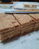 Sandwichs de miga con pan negro de jamón,  queso y algo más