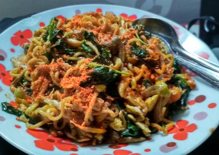 Bagaimana Menyiapkan Mie Goreng Jamur yang Bikin Ngiler