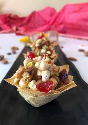 ક્રિસ્પી નટી કપ(Crispy nutty cup recipe in Gujarati) રેસીપી મુખ્ય ફોટો