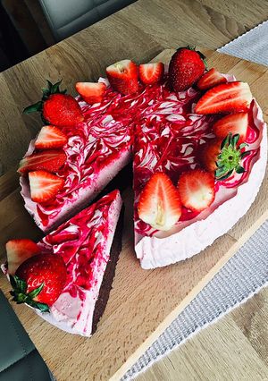 Epres joghurttorta brownie alappal recept fotója