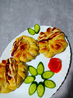 عکسی از دستور 💛پیراشکی قارچ و سوسیس😋💛