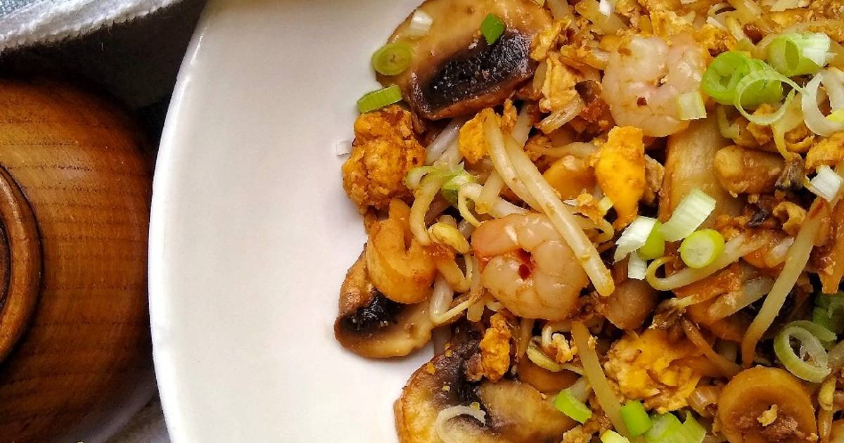 Beanspouts With Shrimp, Egg & Mushrooms Recipe by Natalie Marten