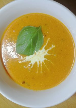 A picture of Roasted tomato soup.