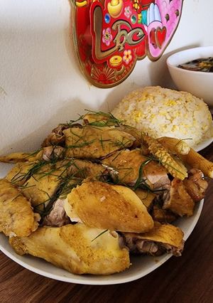 Hình của món Gà hấp mắm bằng lò hơi nước.