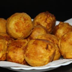 A picture of Aloo Vada (Potato Fritters).