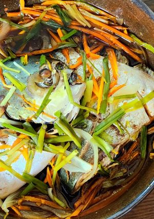 Hình của món Cá chim vàng anh hấp xì dầu.