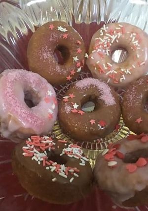 A picture of No knead donuts.
