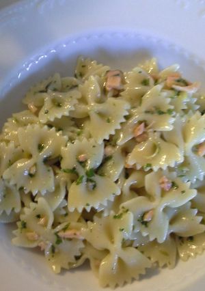 Foto di Farfalle al salmone affumicato....... semplici