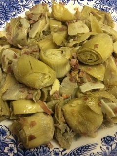 Una foto de Alcachofas con taquitos de jamón🌹