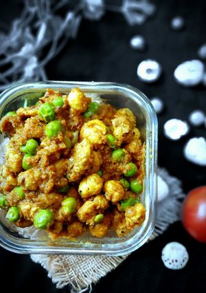 A picture of Matar Phool makhana.