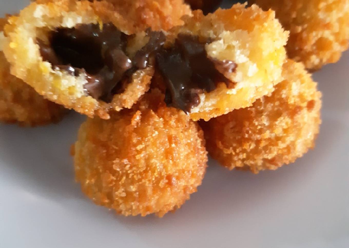Bola pisang coklat lumer