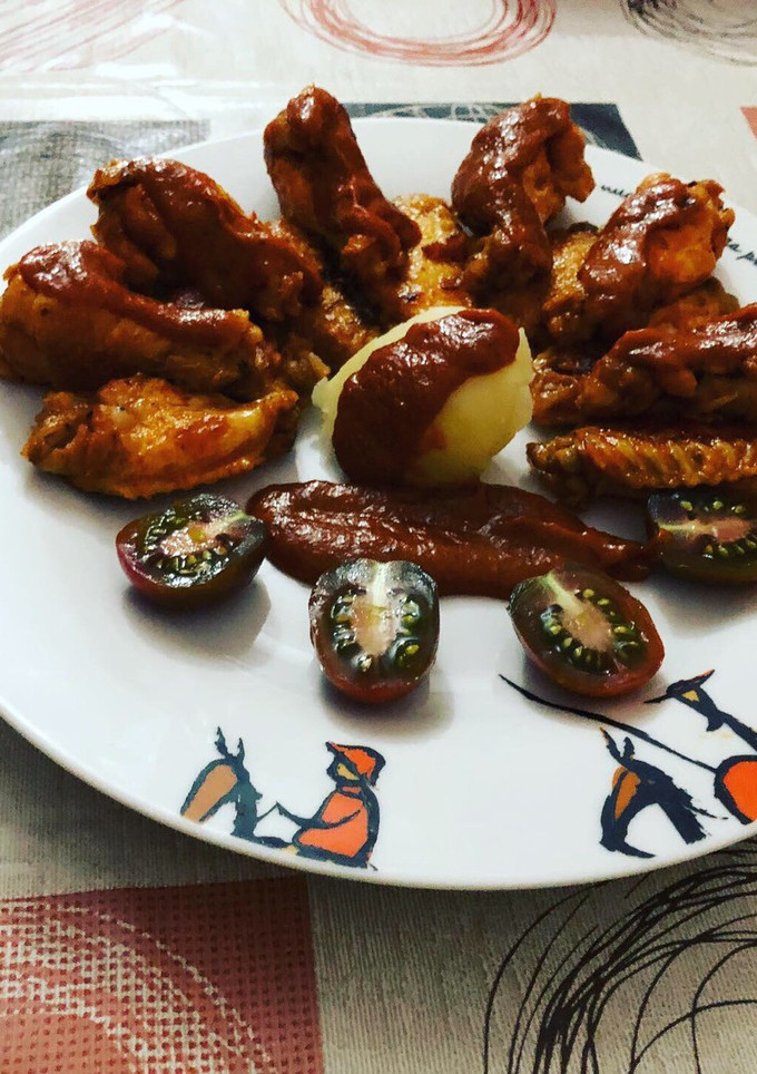 Una foto de Alas de pollo en salsa a la hortelana