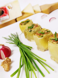 Una foto de Fondos de alcachofa rellenos de queso manchego curado