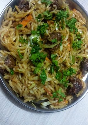 #વેજ નુડલ્સ(Veg noodles recipe in Gujarati) રેસીપી મુખ્ય ફોટો