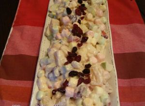 Una foto de Ensalada de fruta fácil😋😋