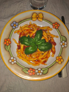 Foto di Trofie fatte a mano con pomodoro e basilico 🍝