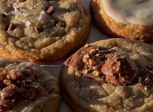Una foto de Cookies tipo New York grandes
