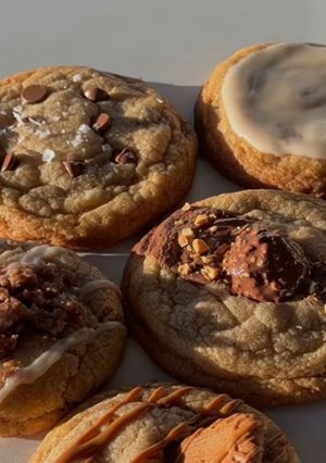 Una foto de Cookies tipo New York grandes