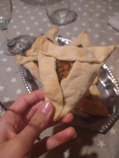 Una foto de Empanadas árabes (fatay) con soja texturizada y masa casera (vegana)