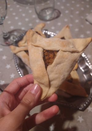 Una foto de Empanadas árabes (fatay) con soja texturizada y masa casera (vegana)