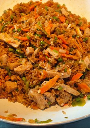 Una foto de Arroz wok con cerdo (arroz chino)