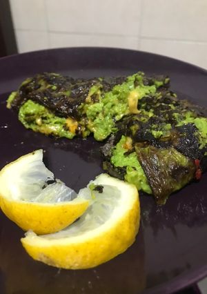 Una foto de Omelette verde con queso!