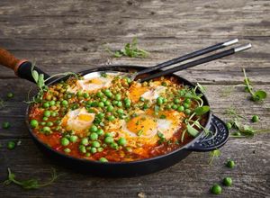 Foto de Receita Saudável - Ovos Escalfados com Ervilhas