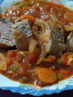 Una foto de Solomillo de cerdo al brandy, con verduras