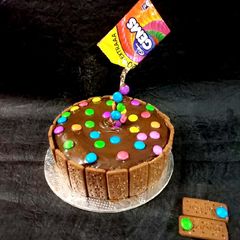 Biscuit chocolate gems cake A picture of Biscuit chocolate gems cake.