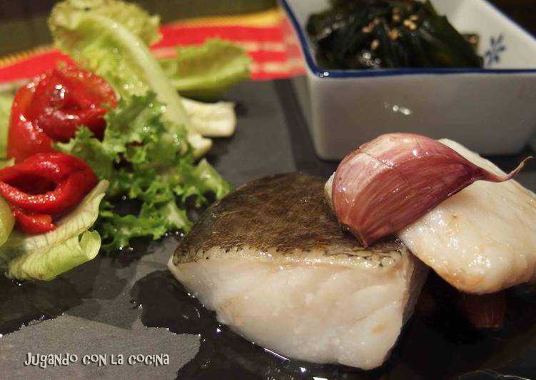 Bacalao fresco confitado en aceite de ajos y soja - Thermomix y tradicional