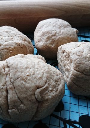 Teljes kiőrlésű kelt tészta/Teljes kiőrlésű pizzatészta recept fotója
