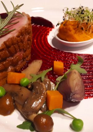 Rozé kacsamell, édesburgonya püré, vörösboros gombaragu, balzsamecetes céklakrém recept fotója