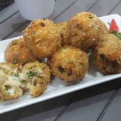 Cheese chicken balls রেসিপির প্রধান ছবি