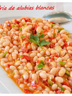 Una foto de Ensalada fría de alubias blancas.