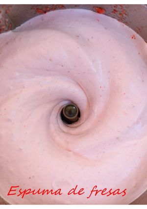 Una foto de Espuma de fresas (Thermomix)