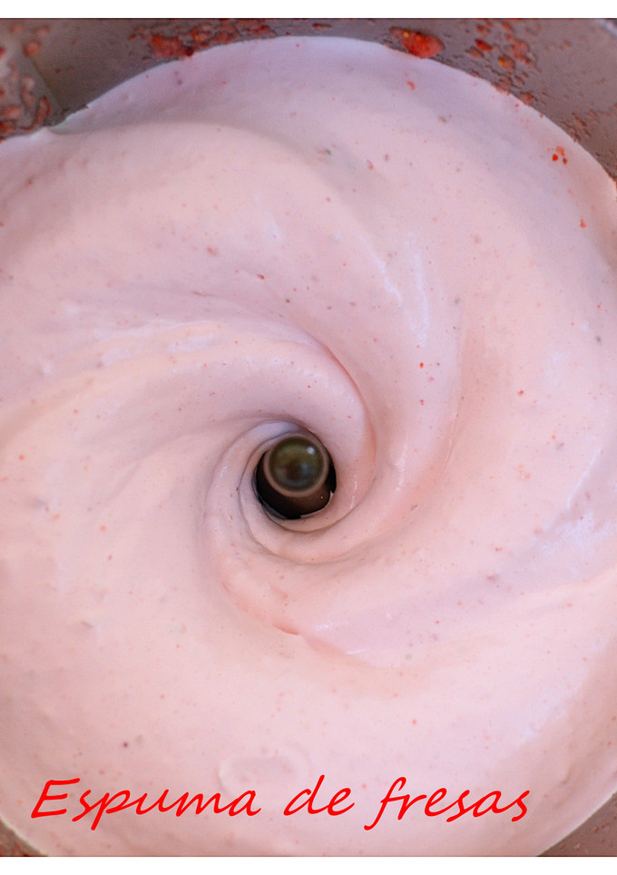 Una foto de Espuma de fresas (Thermomix)