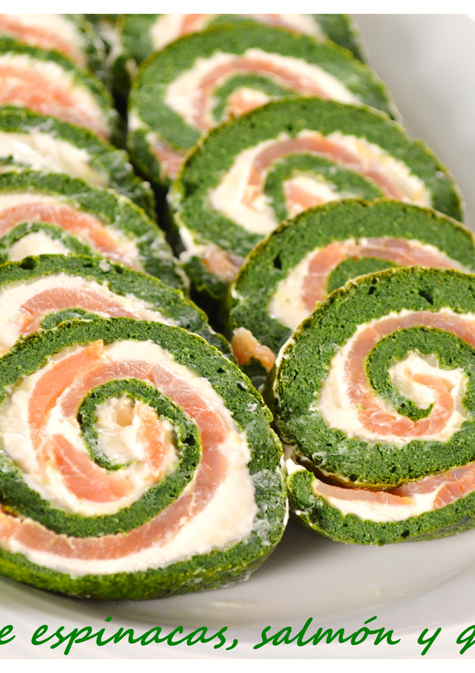 Una foto de Rollo de espinacas, salmón y queso