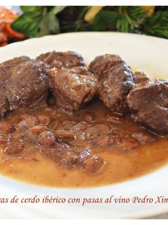 Una foto de Carrilleras de cerdo ibérico con pasas al vino Pedro Ximénez. ( Thermomix )