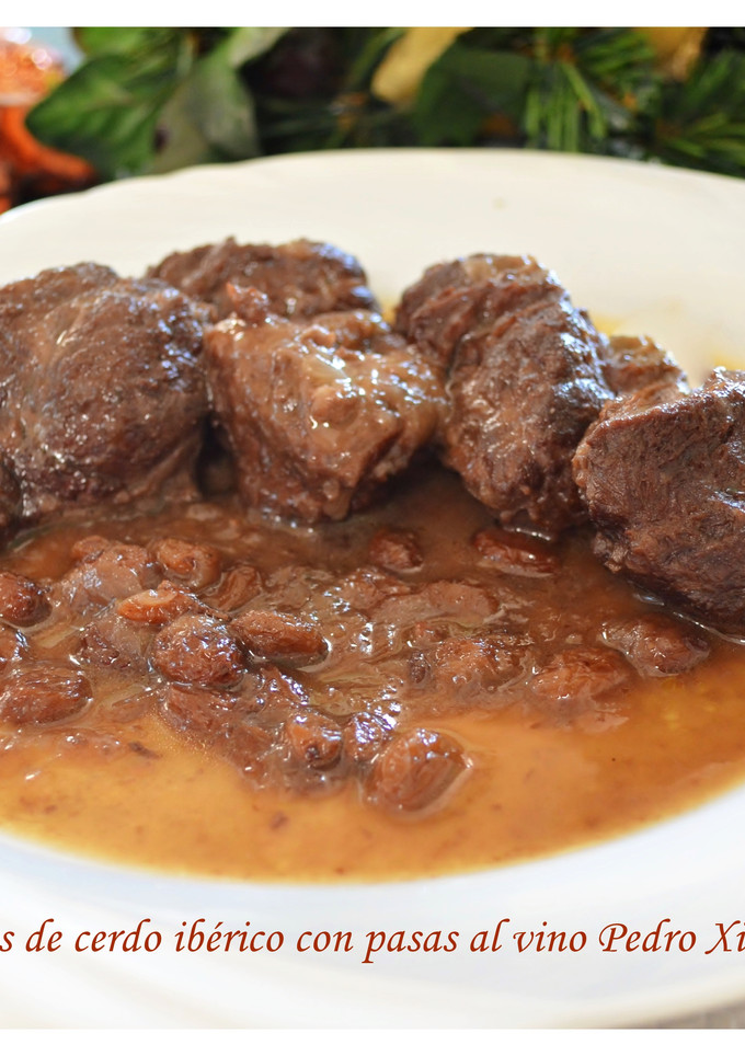 Una foto de Carrilleras de cerdo ibérico con pasas al vino Pedro Ximénez. ( Thermomix )