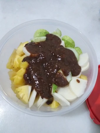Langkah Gampang Membuat Resep Rujak petis yang Bisa Manjain Lidah Anti Ribet, Bikin Ngiler