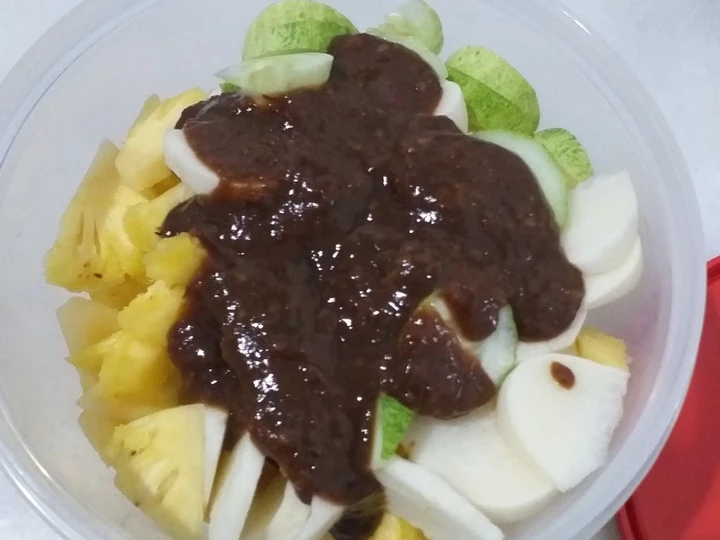 Langkah Gampang Membuat Resep Rujak petis yang Bisa Manjain Lidah Anti Ribet, Bikin Ngiler