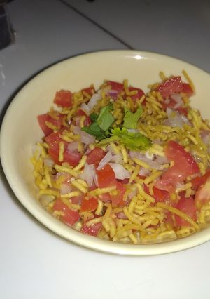 A picture of Bhelpuri- home style.