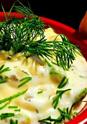 A picture of Mike's Tangy Dill Tarter Sauce.