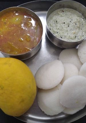 ઈડલી, ચટની, સાંભાર રેસીપી મુખ્ય ફોટો