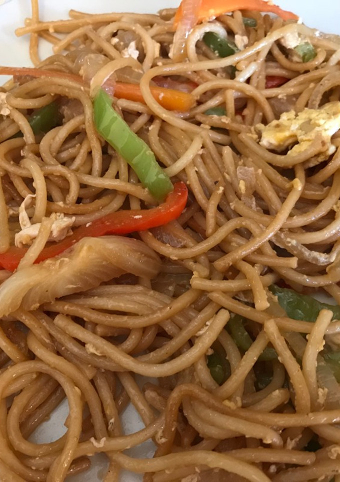 Una foto de Espaguetis al estilo chino