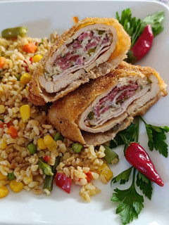 Csirke Gordon blue, szalámival tűzdelve, ahogy én készítem recept fotója