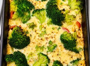 Una foto de 🥦🧀 Cazuela Light de Brócoli, Tomates Cherry y Huevo