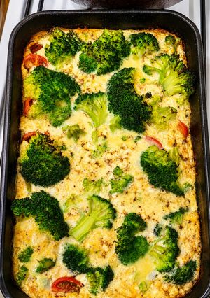 Una foto de 🥦🧀 Cazuela Light de Brócoli, Tomates Cherry y Huevo