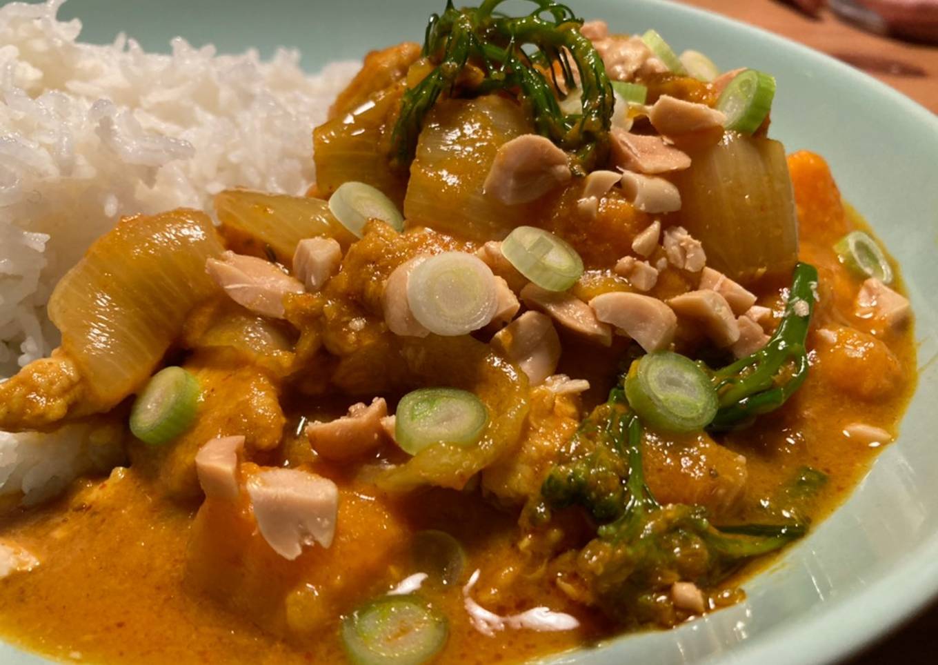 Curry thai de pollo con boniato (แกงไก่ใส่มันเทศ)