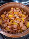 Salchichas y tocino de pavo con pimientos